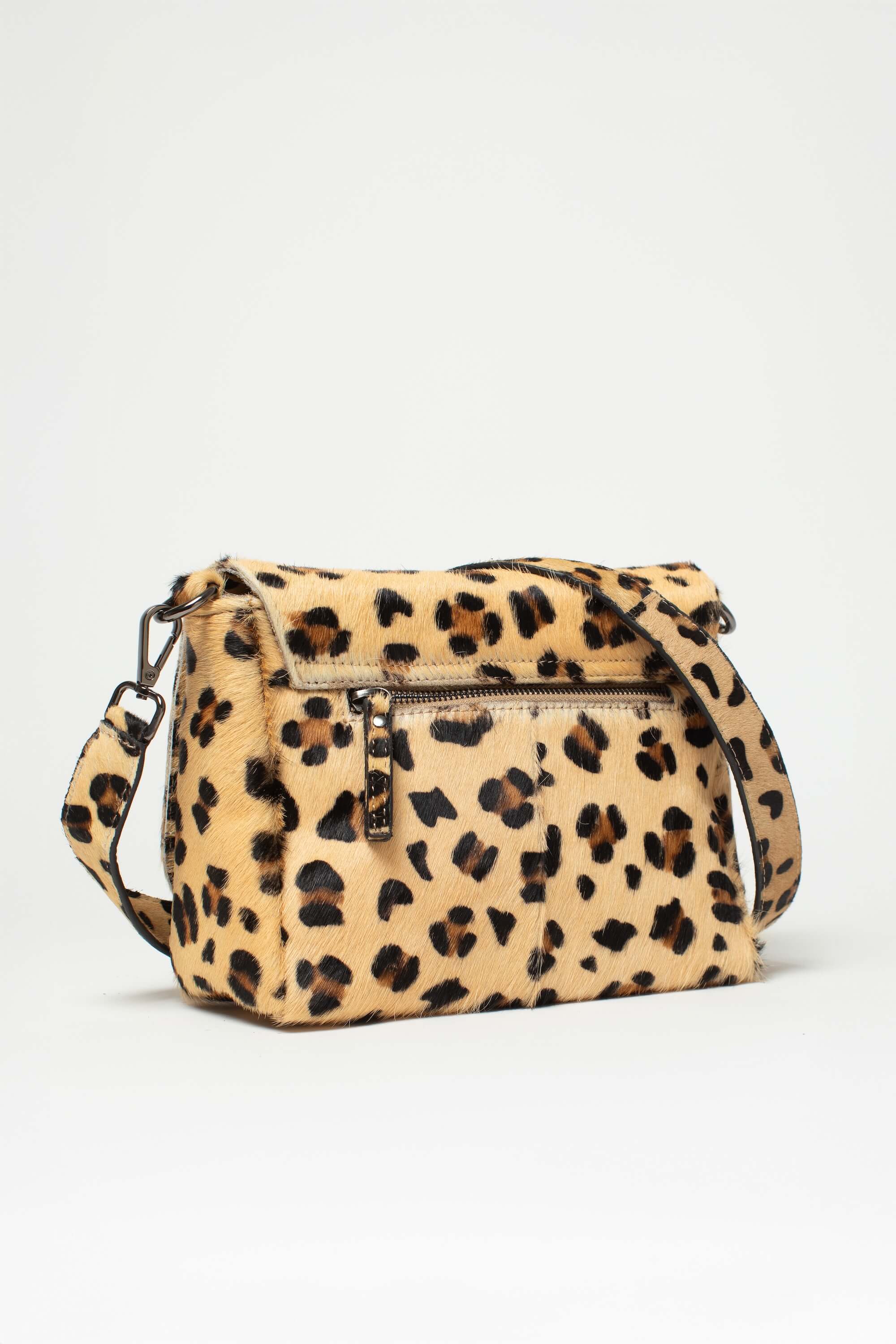 Sac bandoulière Alba Fauve de Charlay Stone en cuir pony animalier imprimé léopard.