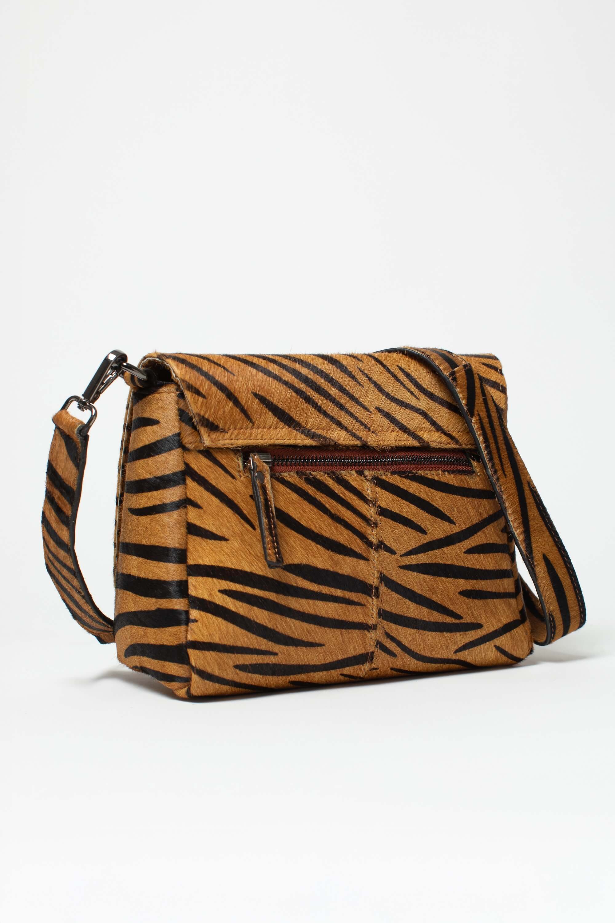 Sac bandoulière Alba Fauve de Charlay Stone en cuir pony animalier imprimé zèbre marron.