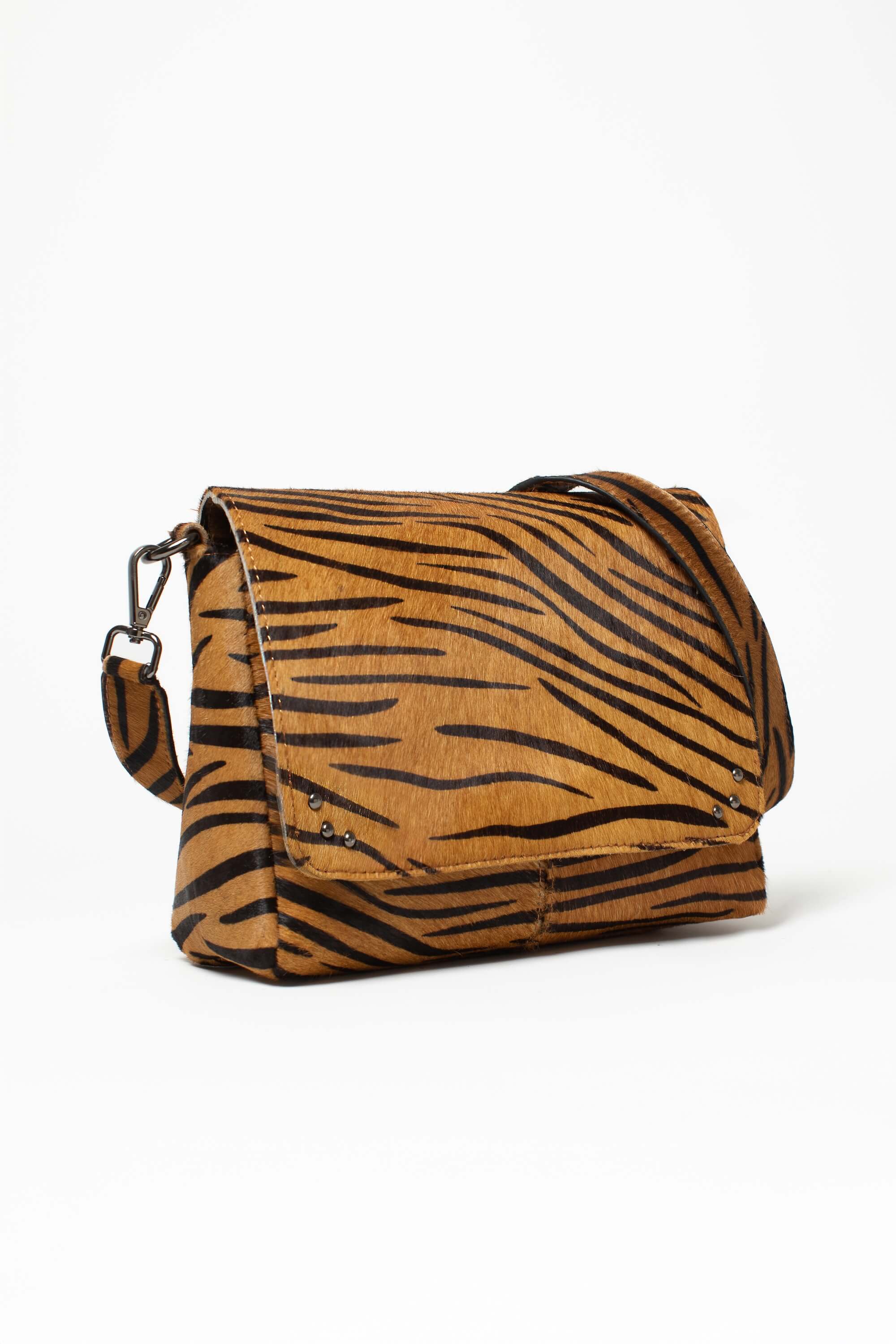 Sac bandoulière Alba Fauve de Charlay Stone en cuir pony animalier imprimé zèbre marron.