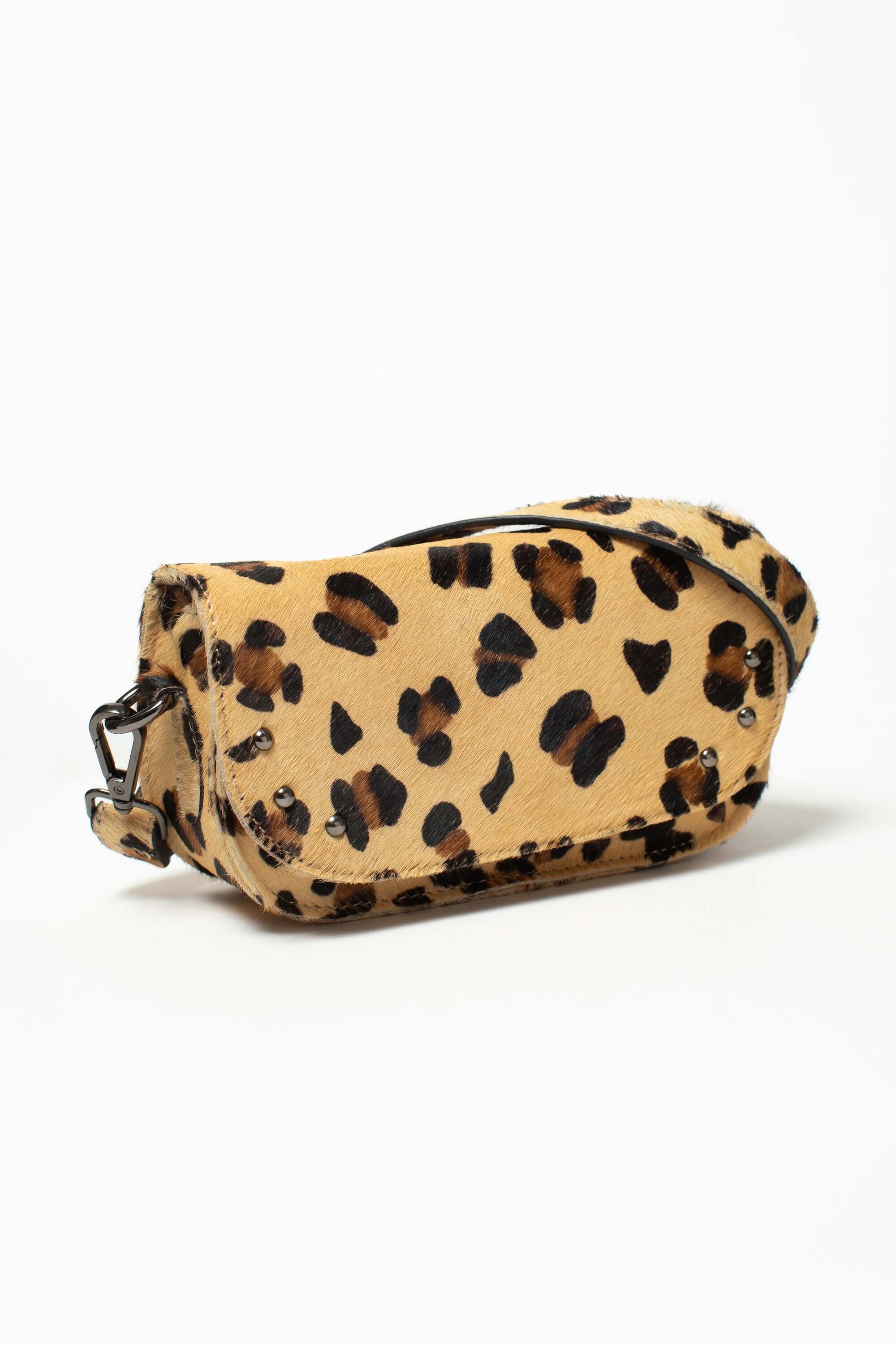 Sac bandoulière Alice Fauve de Charlay Stone en cuir pony animalier imprimé léopard.
