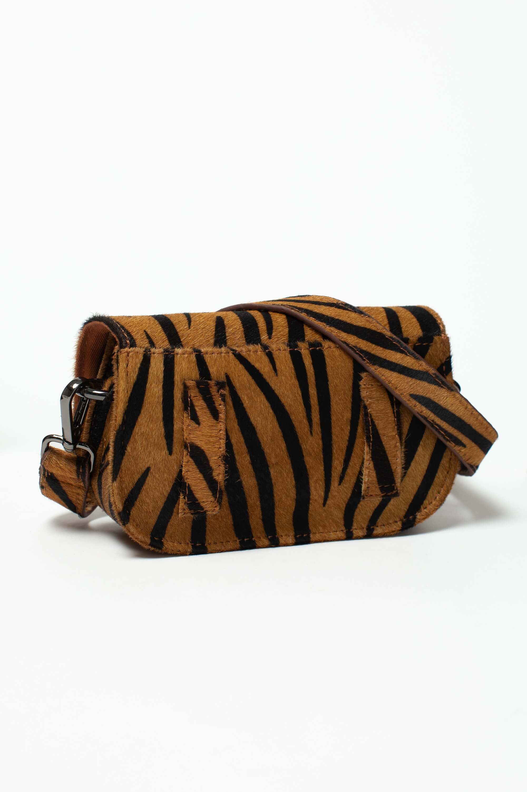 Sac bandoulière Alice Fauve de Charlay Stone en cuir pony animalier imprimé zèbre marron.