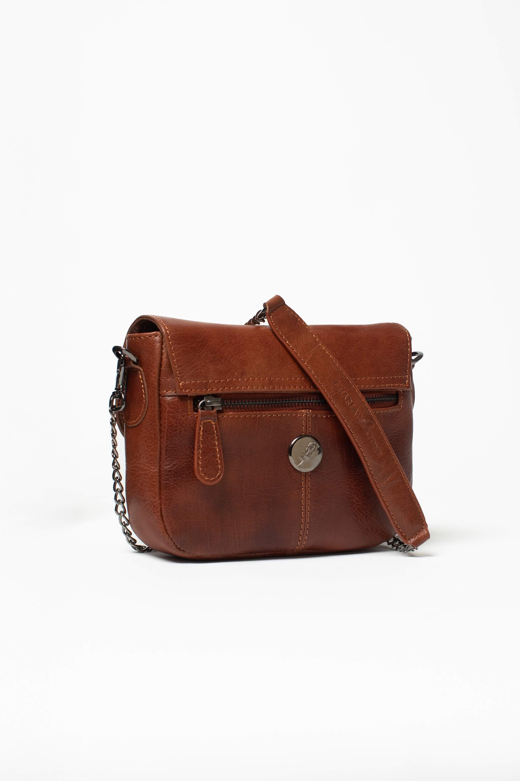 Sac bandoulière Mouna Héritage de Charlay Stone en cuir pleine fleur cognac patiné à la main.